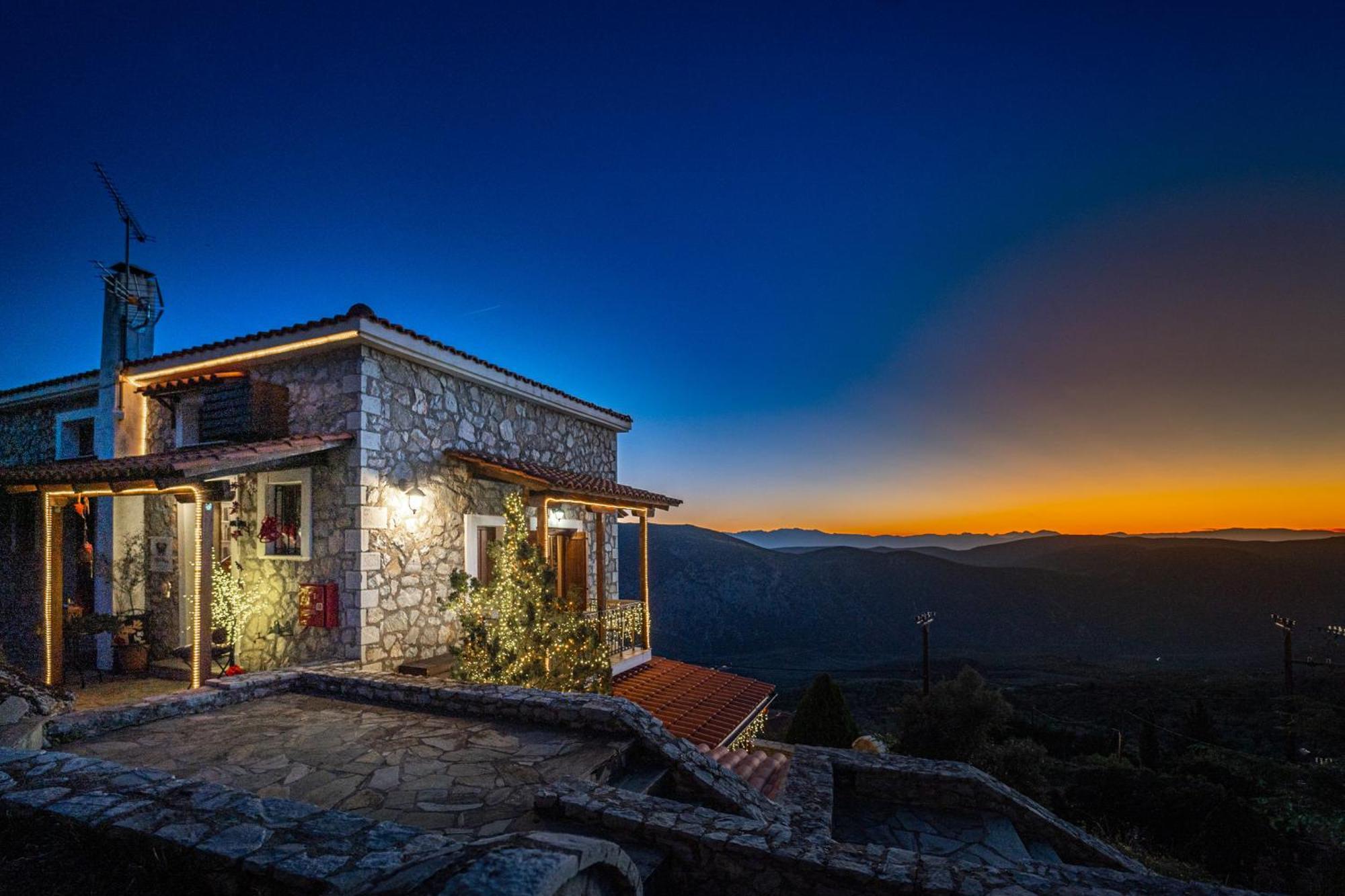Rock Dandy Deluxe Chalet In Arachova - Delphi, Sauna, Prv Parking, Amazing View Kültér fotó
